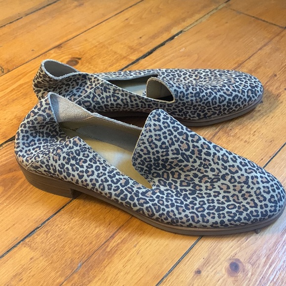 Women’s 7.5 Lucky Brand Leopard print flats - Picture 2 of 3
